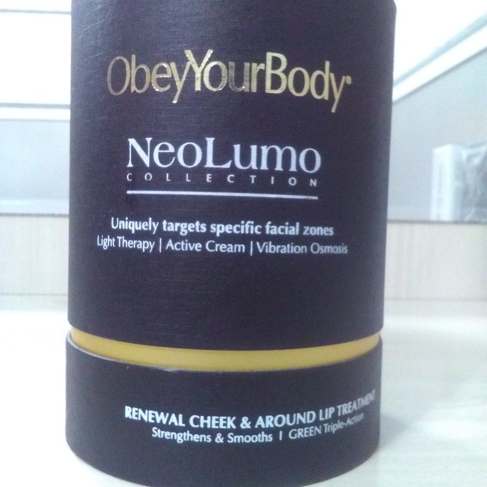 NEOLUMO RENEWAL CHEEK & AROUND LIP TREATMENT-GREEN TRIPLE ACTION-1.7 oz/50ml-NEW